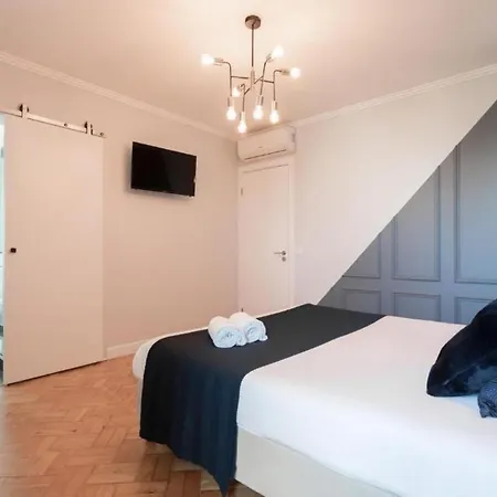 Airport Charming By Lovelystay