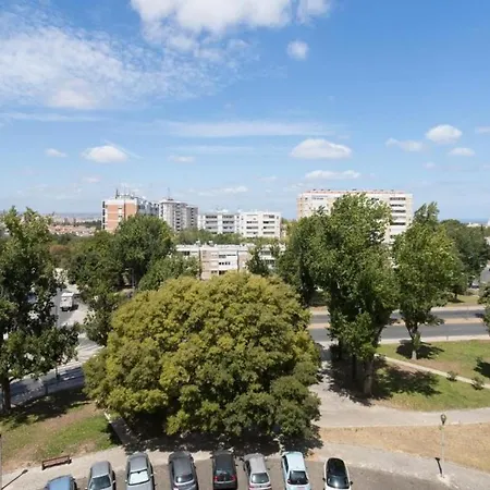 Apartment Airport Charming By Lovelystay