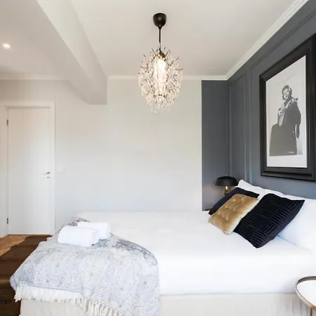 Apartment Airport Charming By Lovelystay