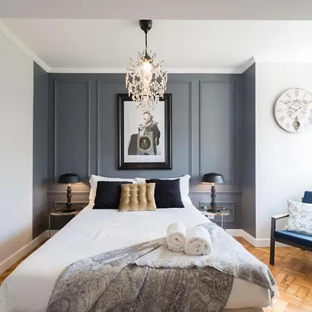 Apartment Airport Charming By Lovelystay *
