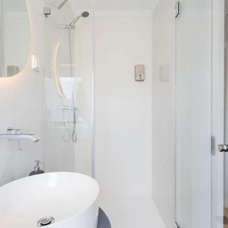 Airport Charming By Lovelystay Apartment