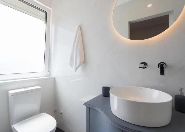 Airport Charming By Lovelystay *